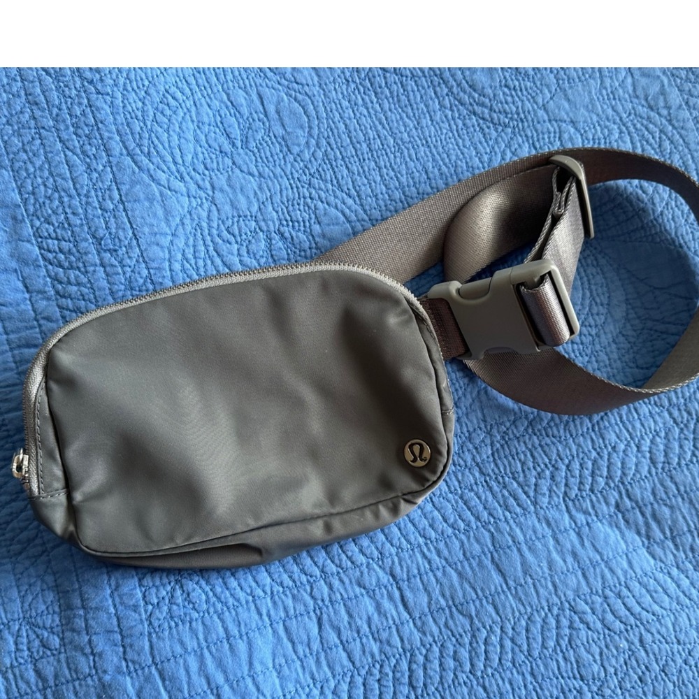Lululemon Everywhere Belt Bag Charcoal Grey Fanny Pack Crossbody